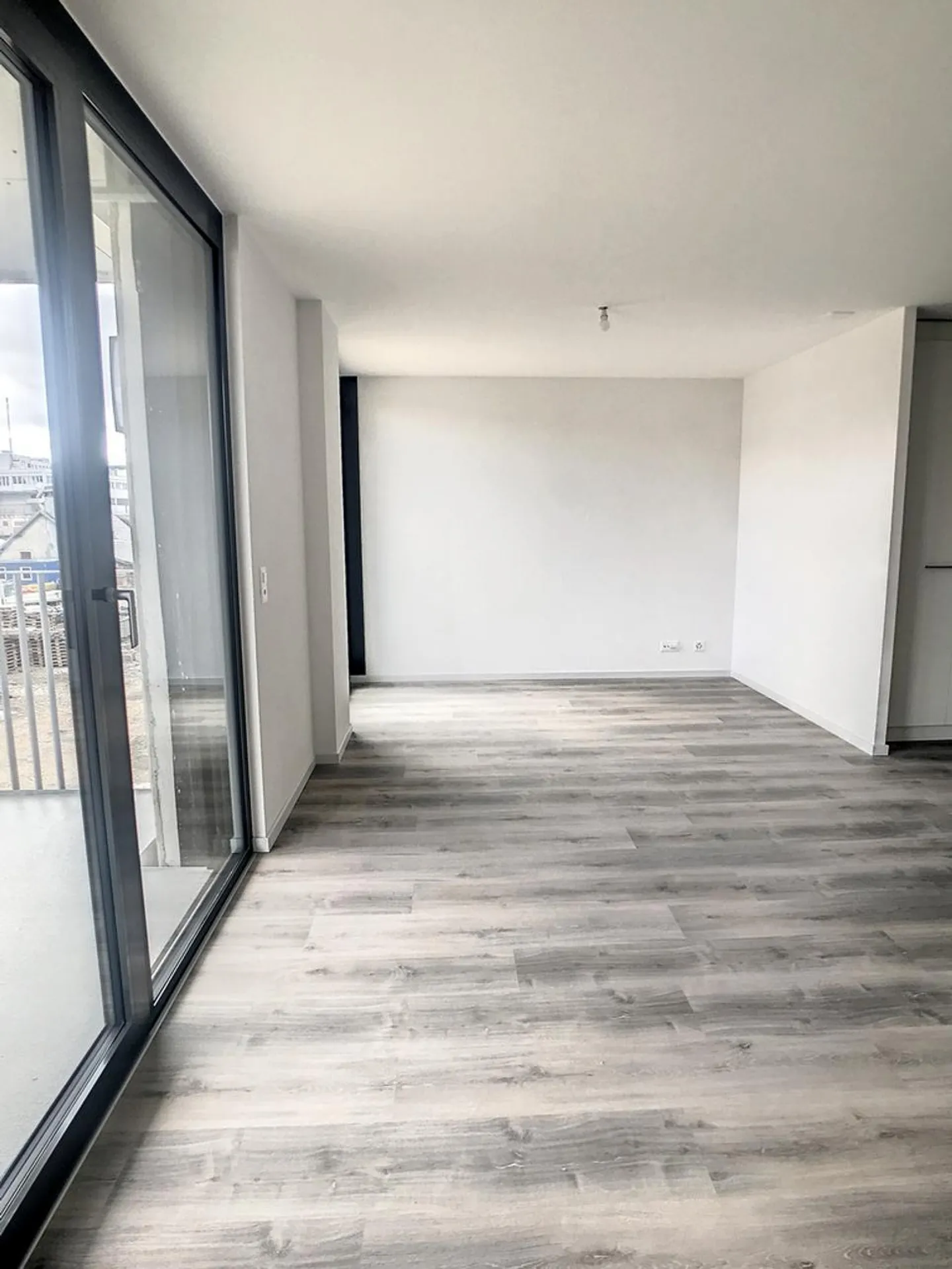 3.5-room apartment with balcony - Photo 2 of 11