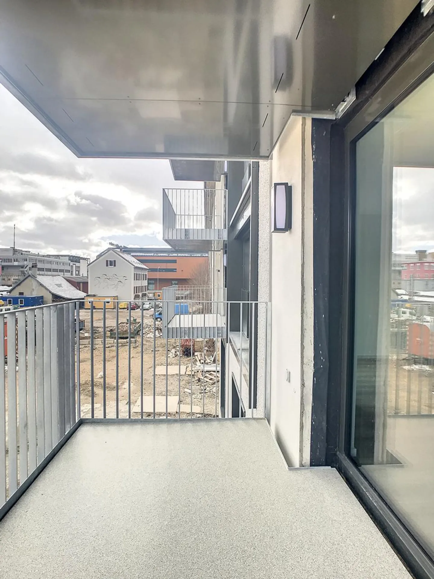 3.5-room apartment with balcony - Photo 3 of 11