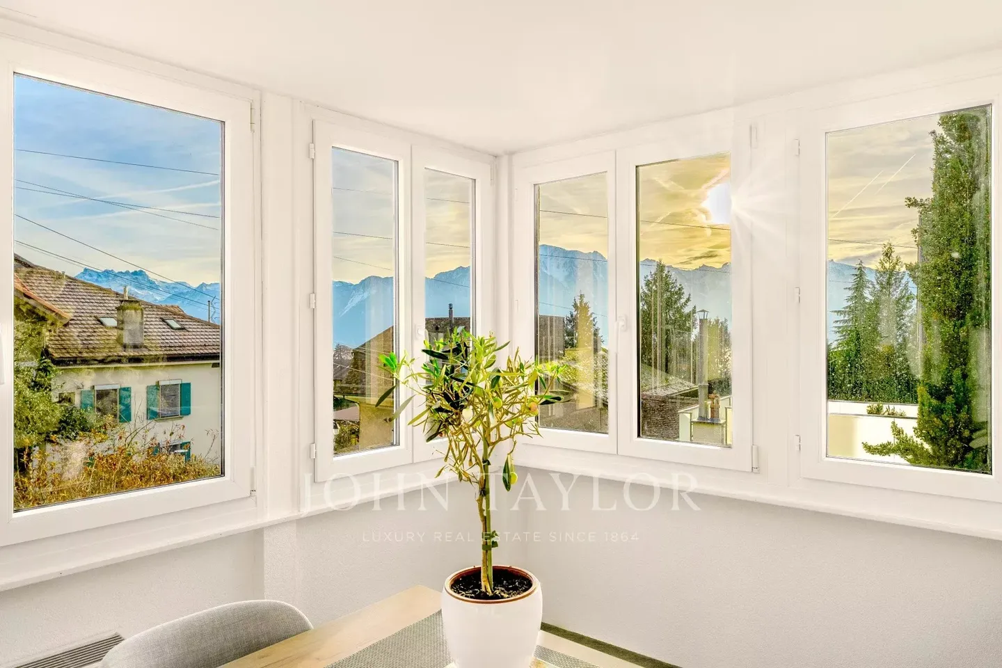 Appartement Charmant avec Vue sur le Lac - Photo 5 sur 11