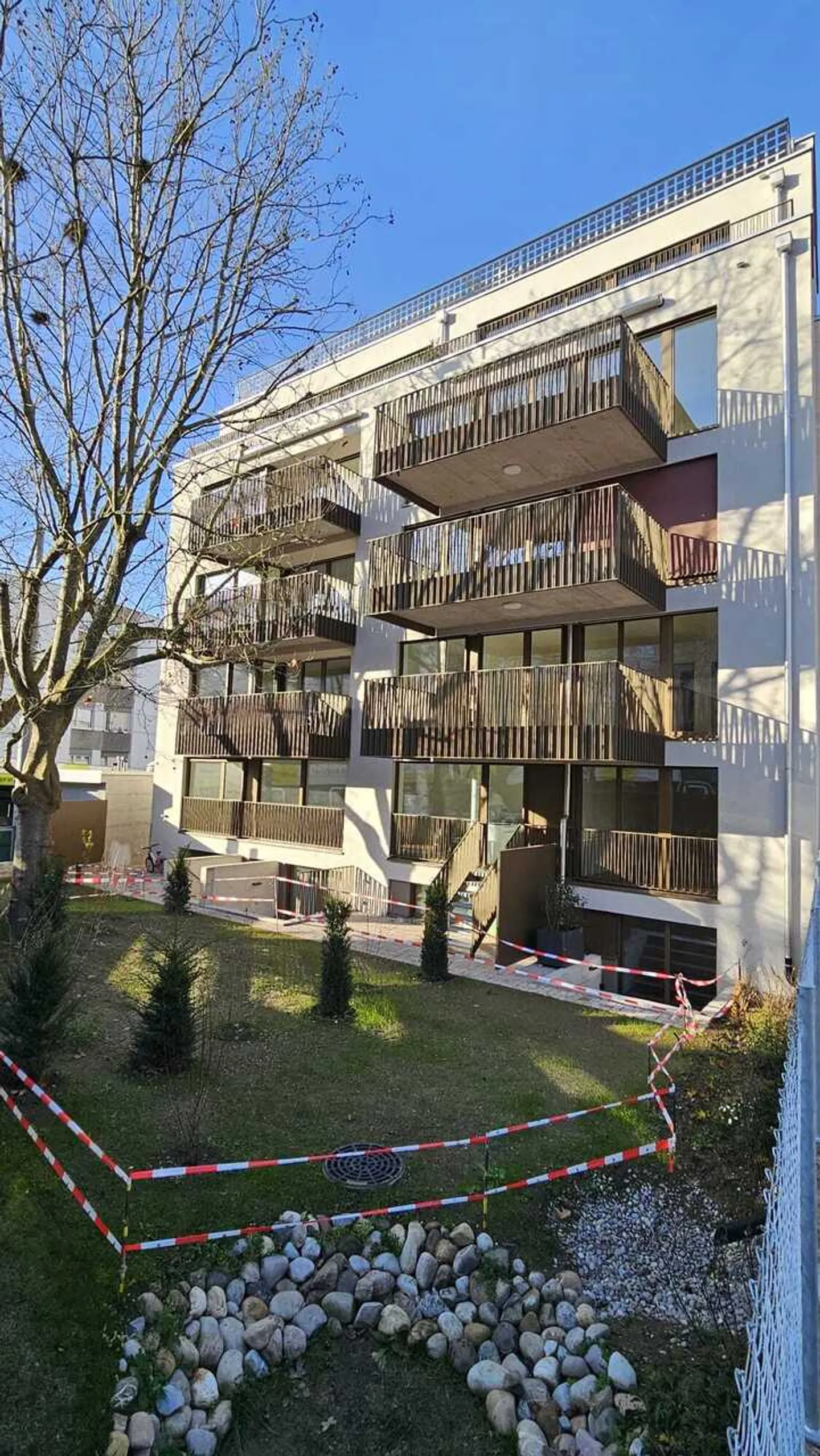 Moderne Gartenwohnung in Riehen - Foto 1 von 12