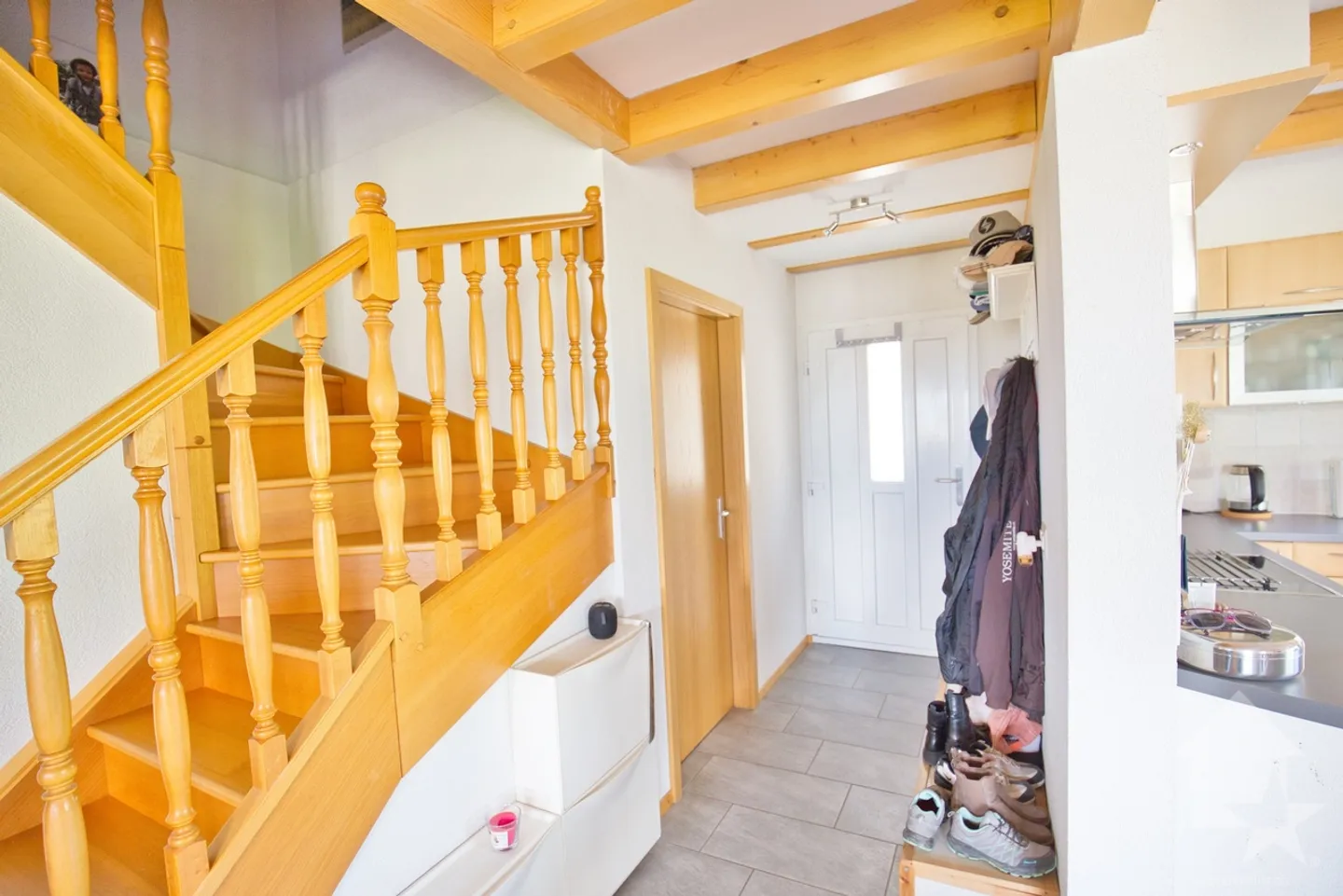Magnificent semi-detached house by the garage - Photo 11 of 45