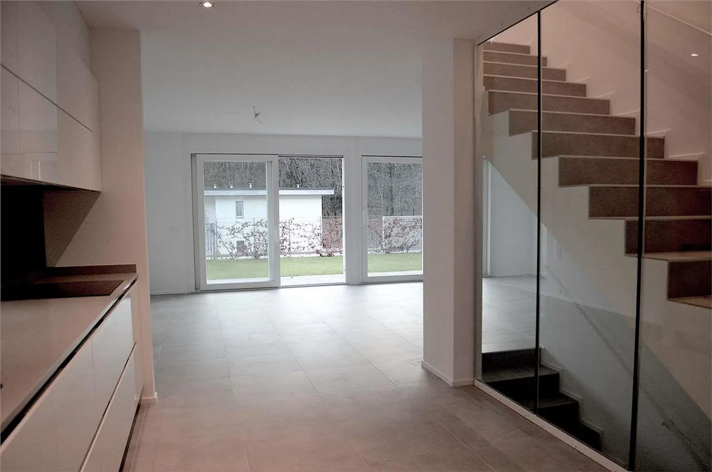 Duplex-Villa con 4,5 stanze e giardino, circondata dal verde a Curio - Foto 4 di 13