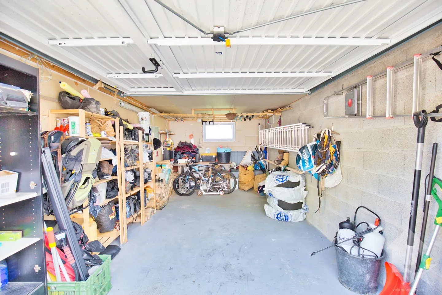 Magnificent semi-detached house by the garage - Photo 30 of 45