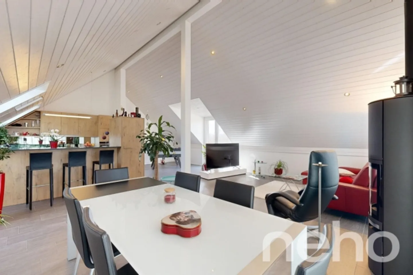 Sunny Penthouse with a View - Photo 3 of 13