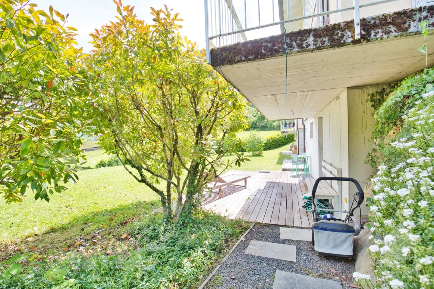 Magnificent semi-detached house by the garage - Photo 36 of 45