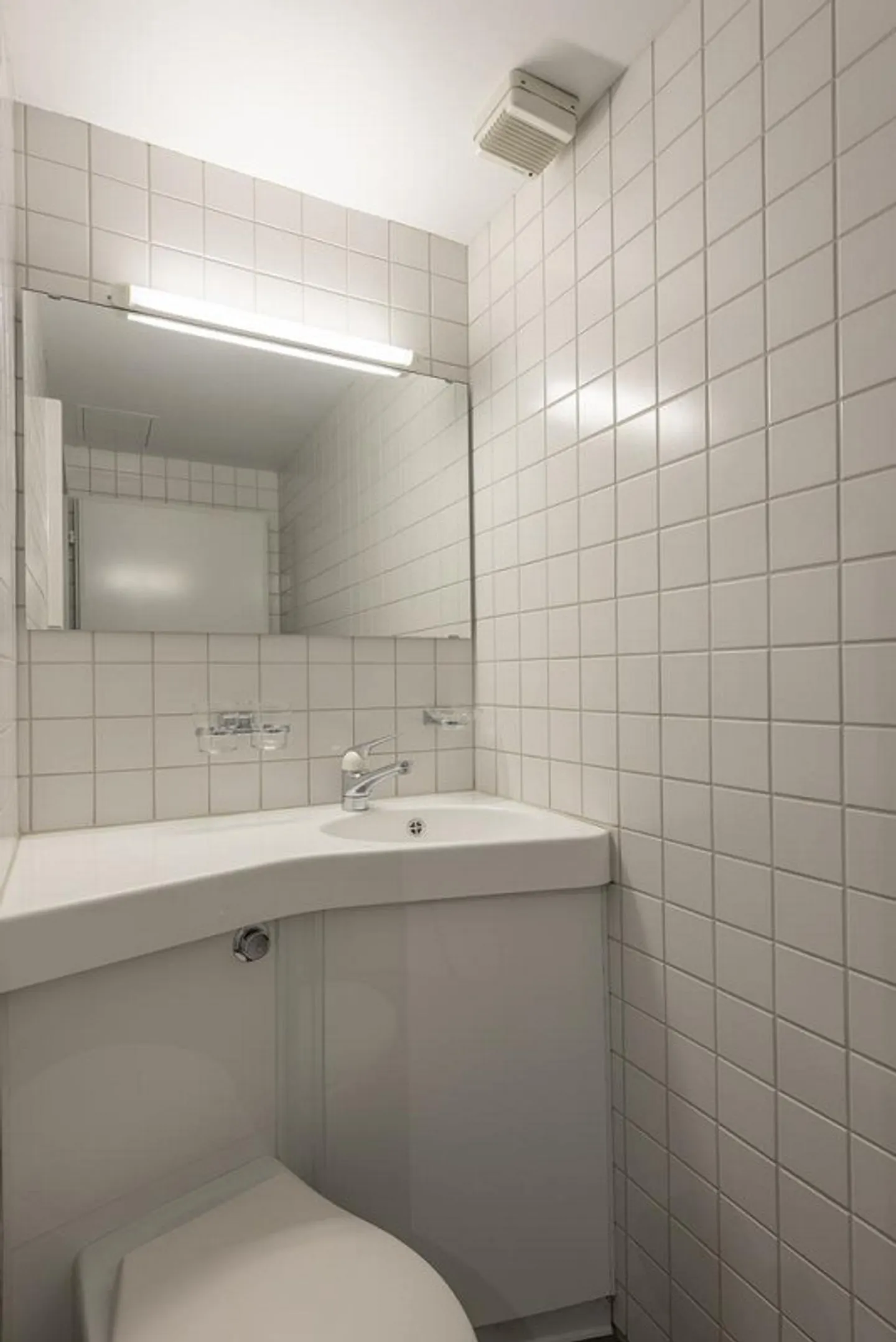 RENT WITHOUT DEPOSIT - Quiet residential area in a central location - Photo 6 of 12