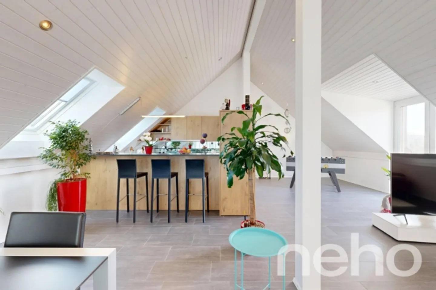 Sunny Penthouse with a View - Photo 5 of 13