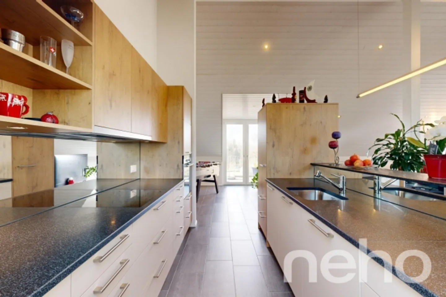 Sunny Penthouse with a View - Photo 7 of 13