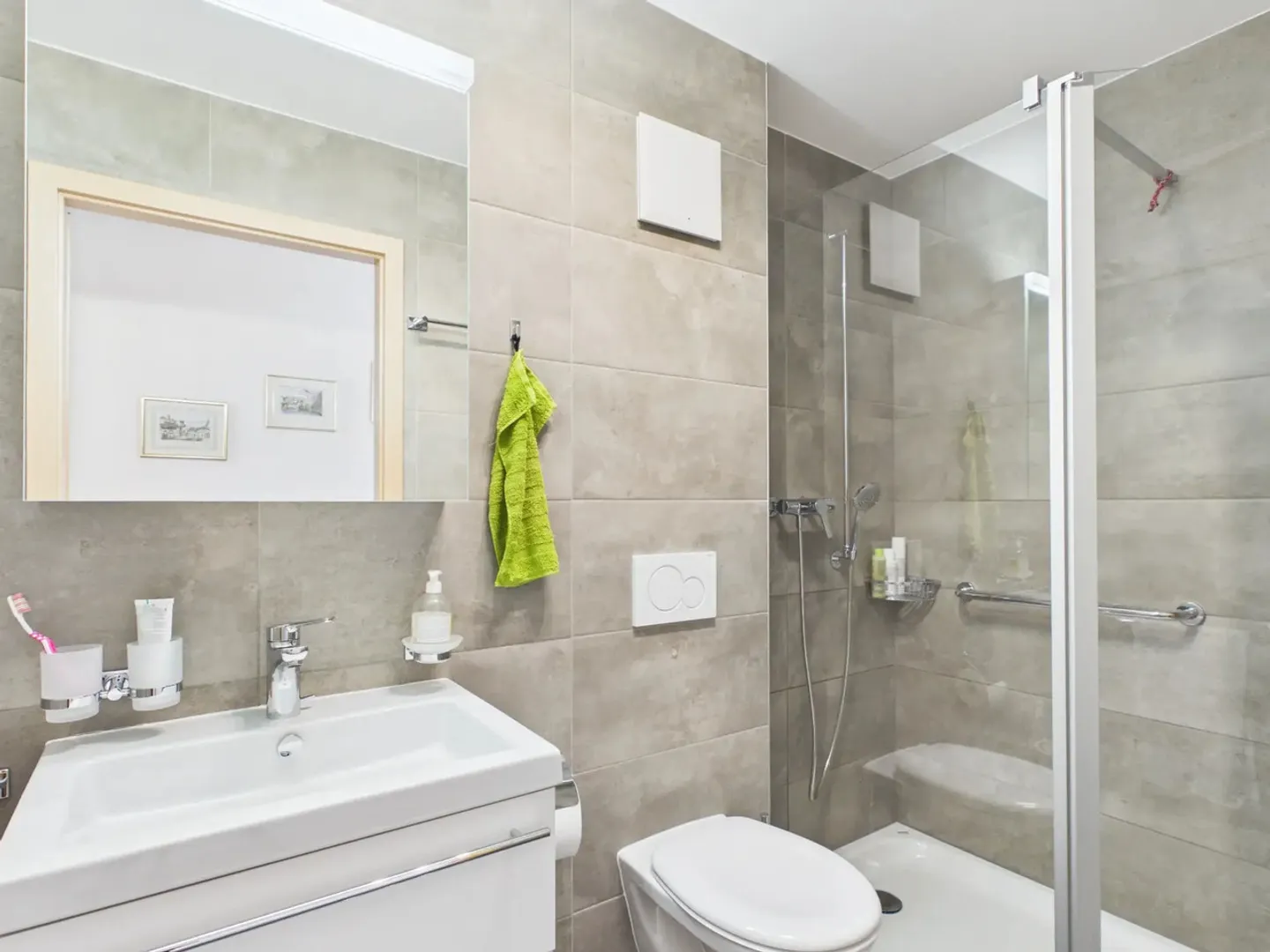 Beautiful 3.5 rooms with 75m2 of outdoor space on Les Terrasses de l’Ardève - Photo 9 of 14
