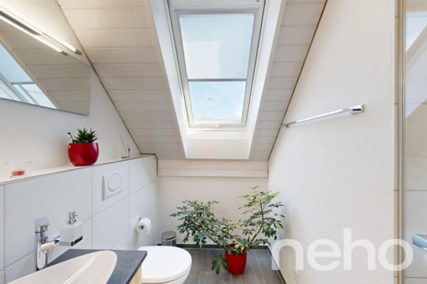 Sunny Penthouse with a View - Photo 12 of 13