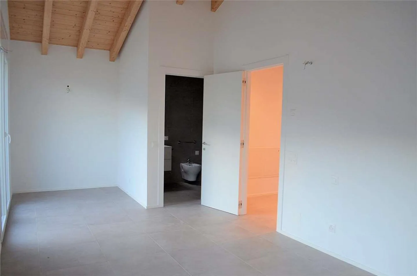 Duplex-Villa con 4,5 stanze e giardino, circondata dal verde a Curio - Foto 9 di 13