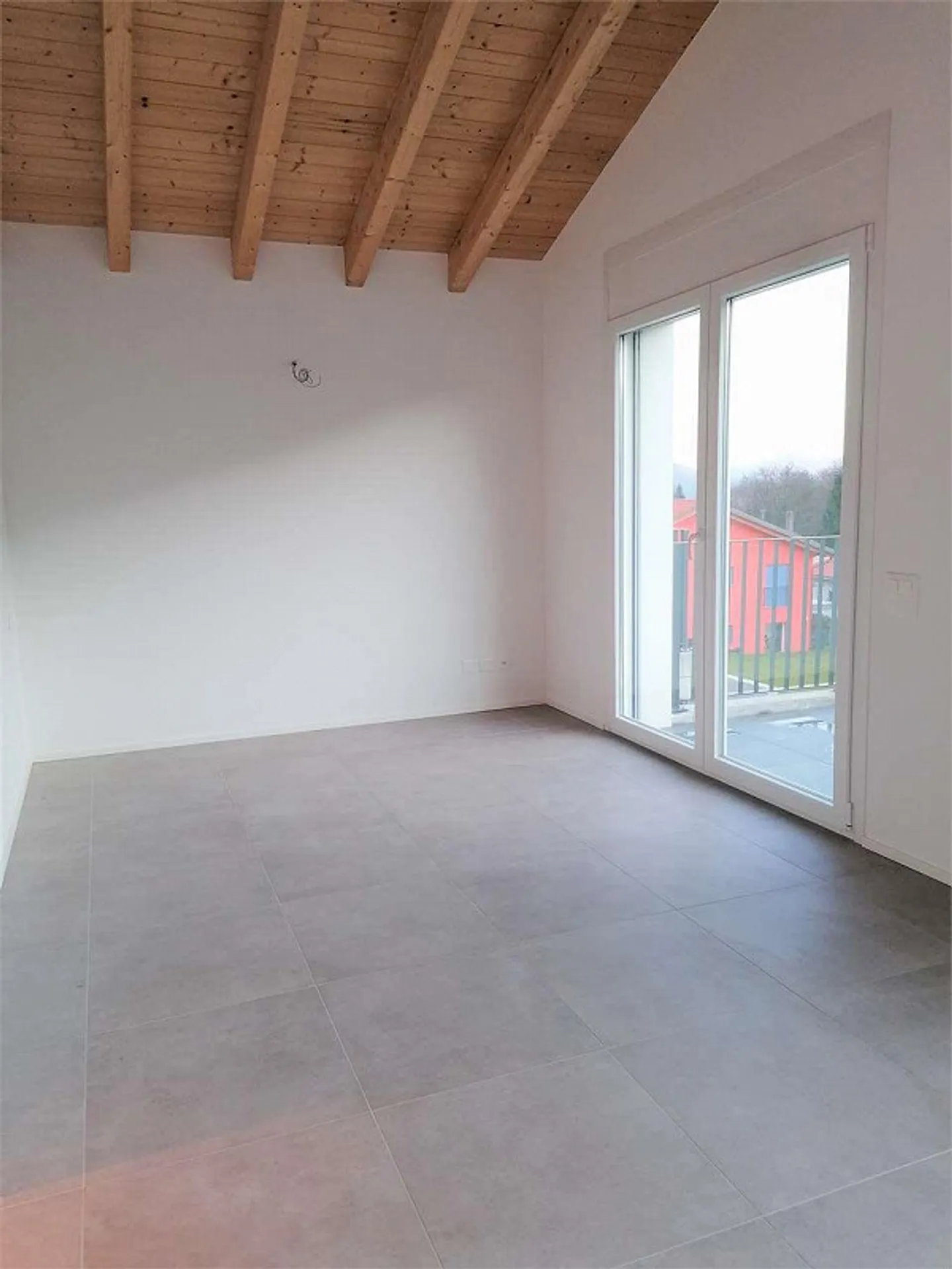 Duplex-Villa con 4,5 stanze e giardino, circondata dal verde a Curio - Foto 11 di 13