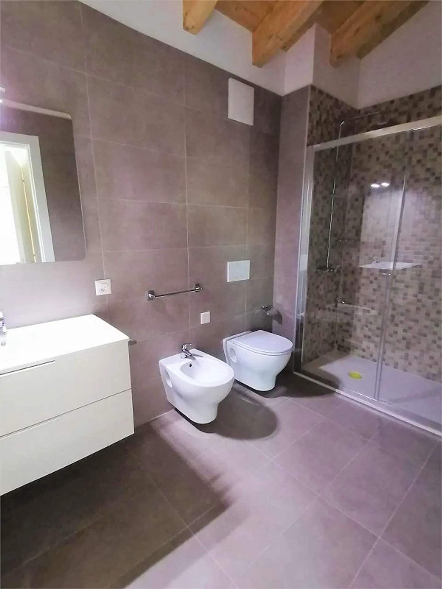 Duplex-Villa con 4,5 stanze e giardino, circondata dal verde a Curio - Foto 12 di 13