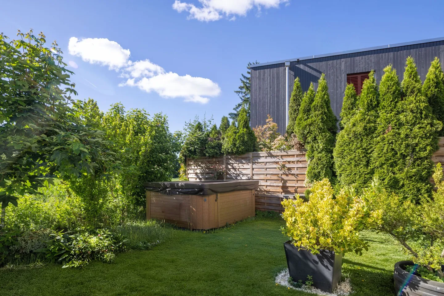 Detached single-family house in a central location in Wettingen - Photo 3 of 11