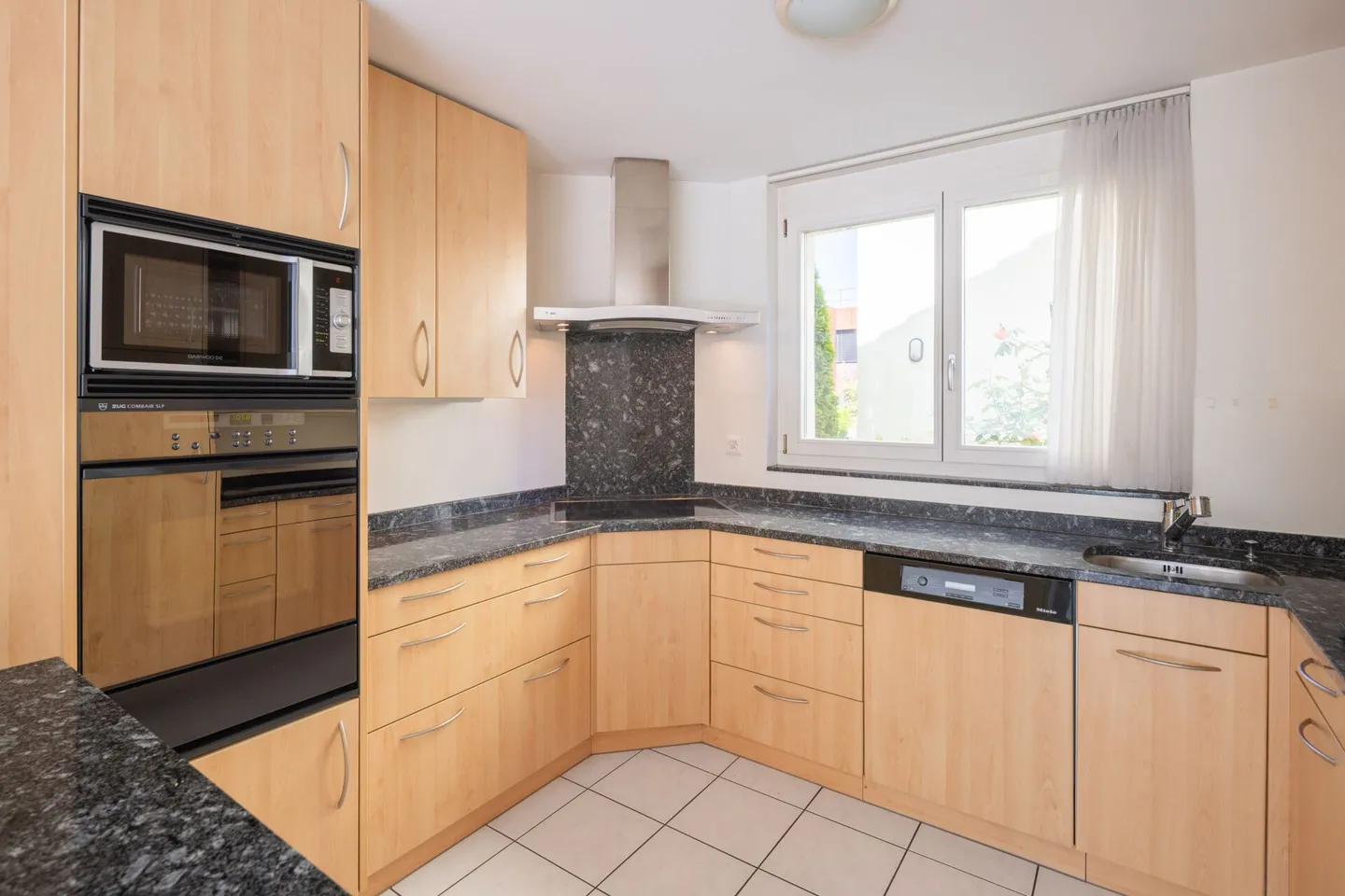Detached single-family house in a central location in Wettingen - Photo 5 of 11