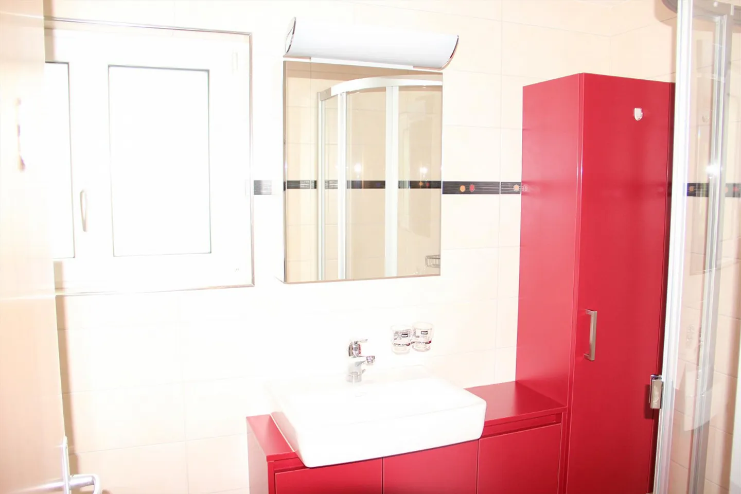 Appartement 2,5 pièces avec grand balcon et chambre supplémentaire - Photo 3 sur 7