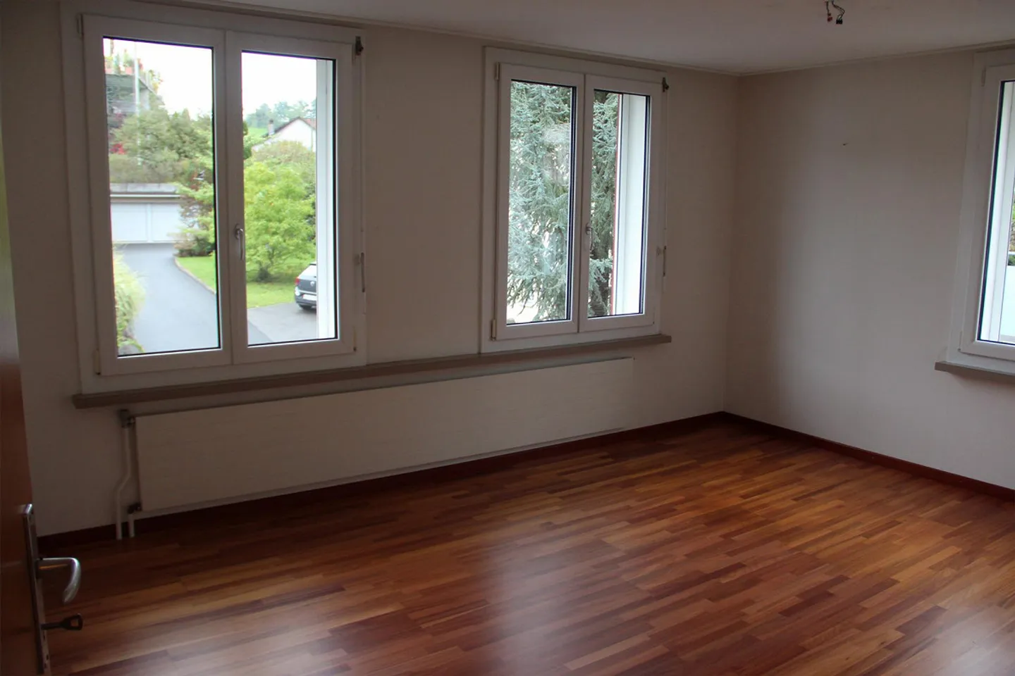 Appartement 2,5 pièces avec grand balcon et chambre supplémentaire - Photo 4 sur 7