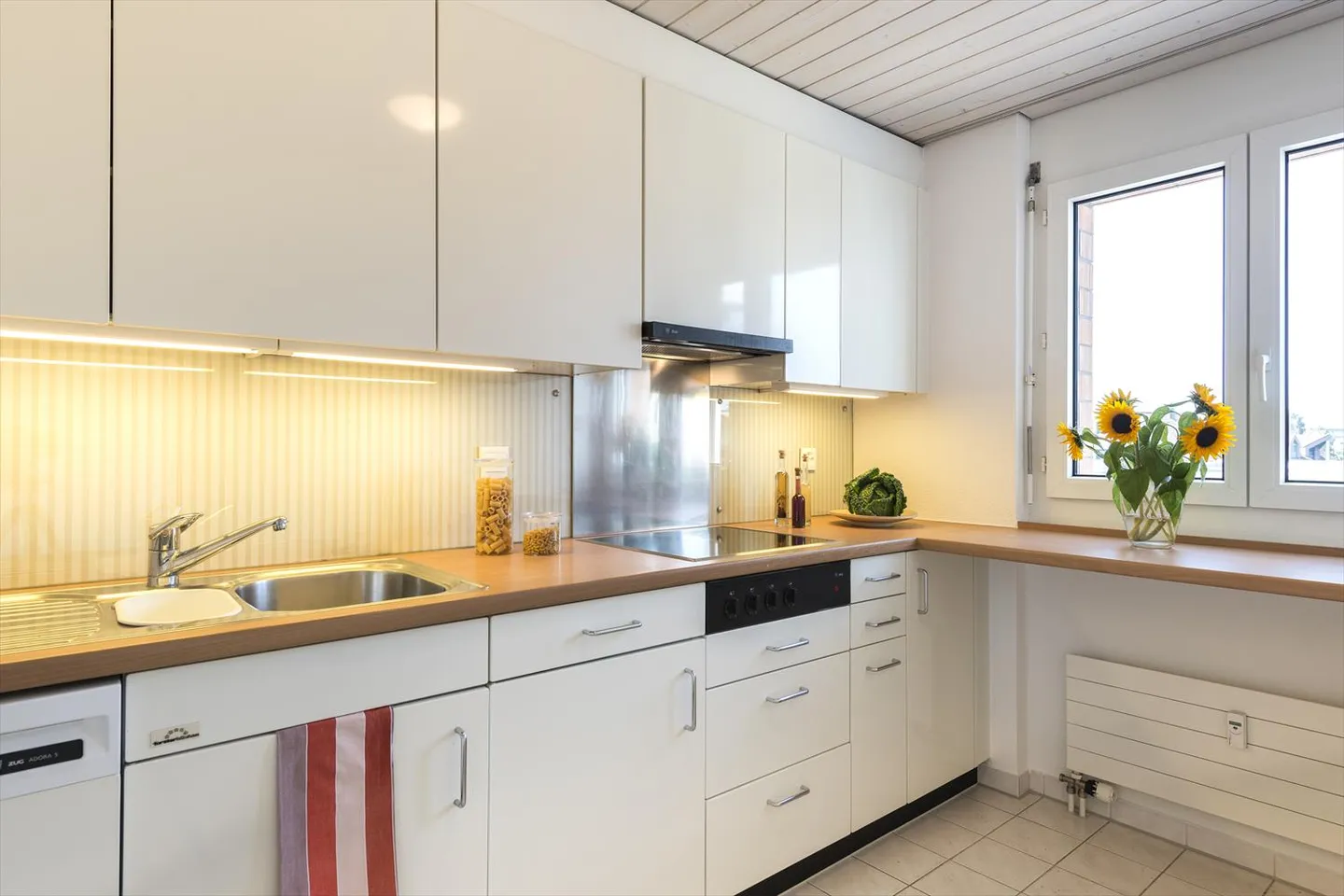 Wohnung mit Parkettboden und schönem, besonnten Balkon - Foto 1 von 13