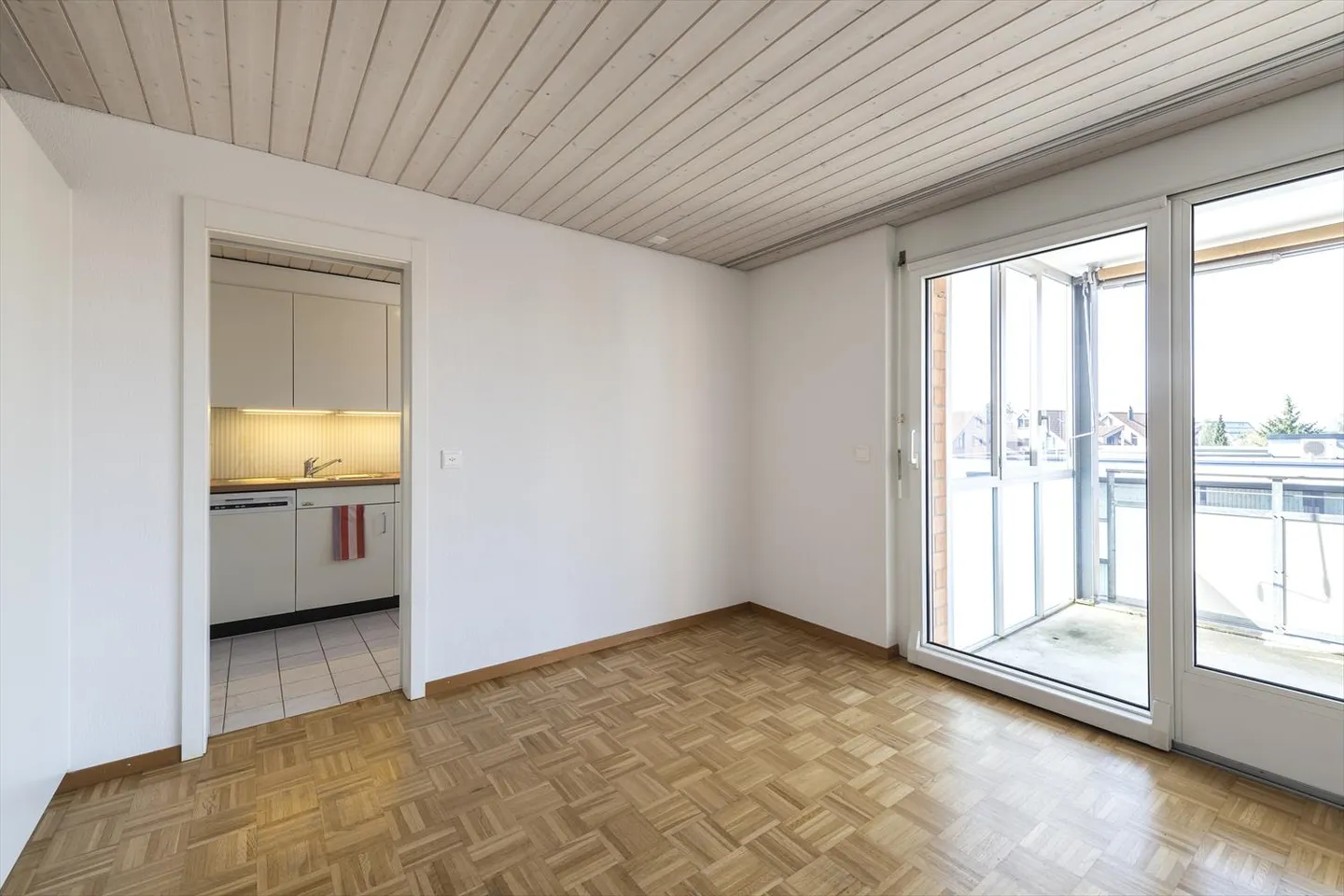 Wohnung mit Parkettboden und schönem, besonnten Balkon - Foto 4 von 13