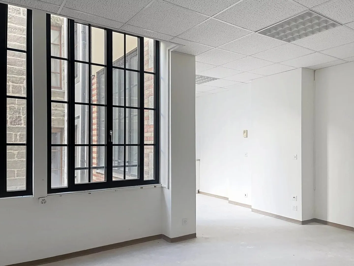 Bureaux dans le centre-ville hyper - Photo 2 sur 4