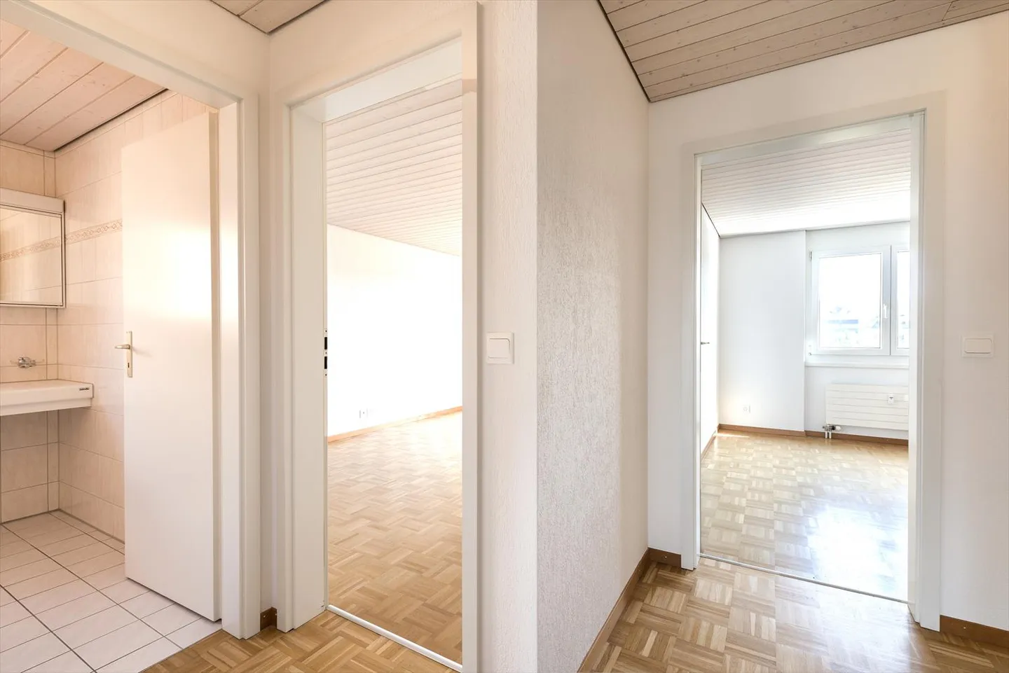 Wohnung mit Parkettboden und schönem, besonnten Balkon - Foto 12 von 13