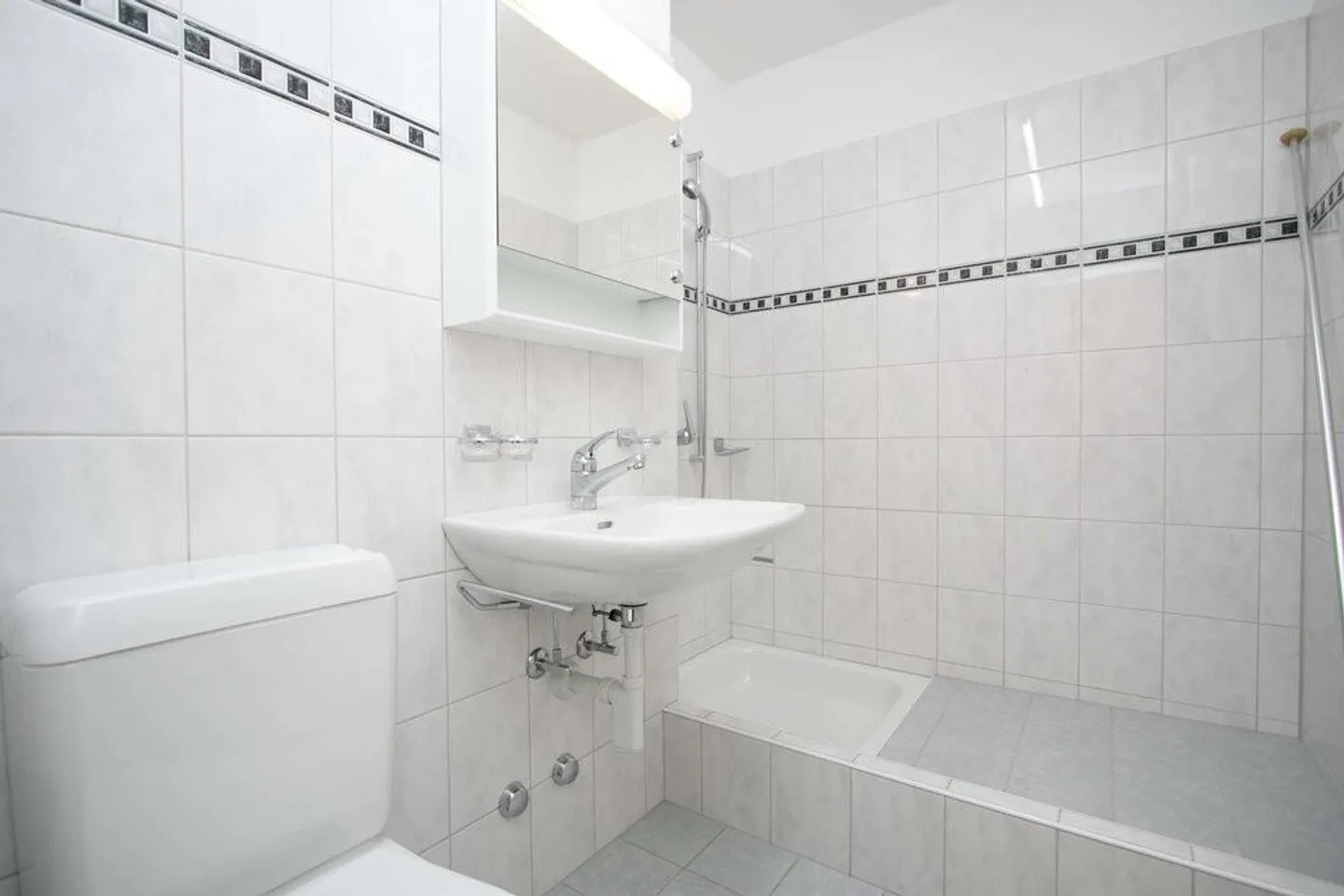Appartamento con cucina moderna e balcone per single - Foto 5 di 8