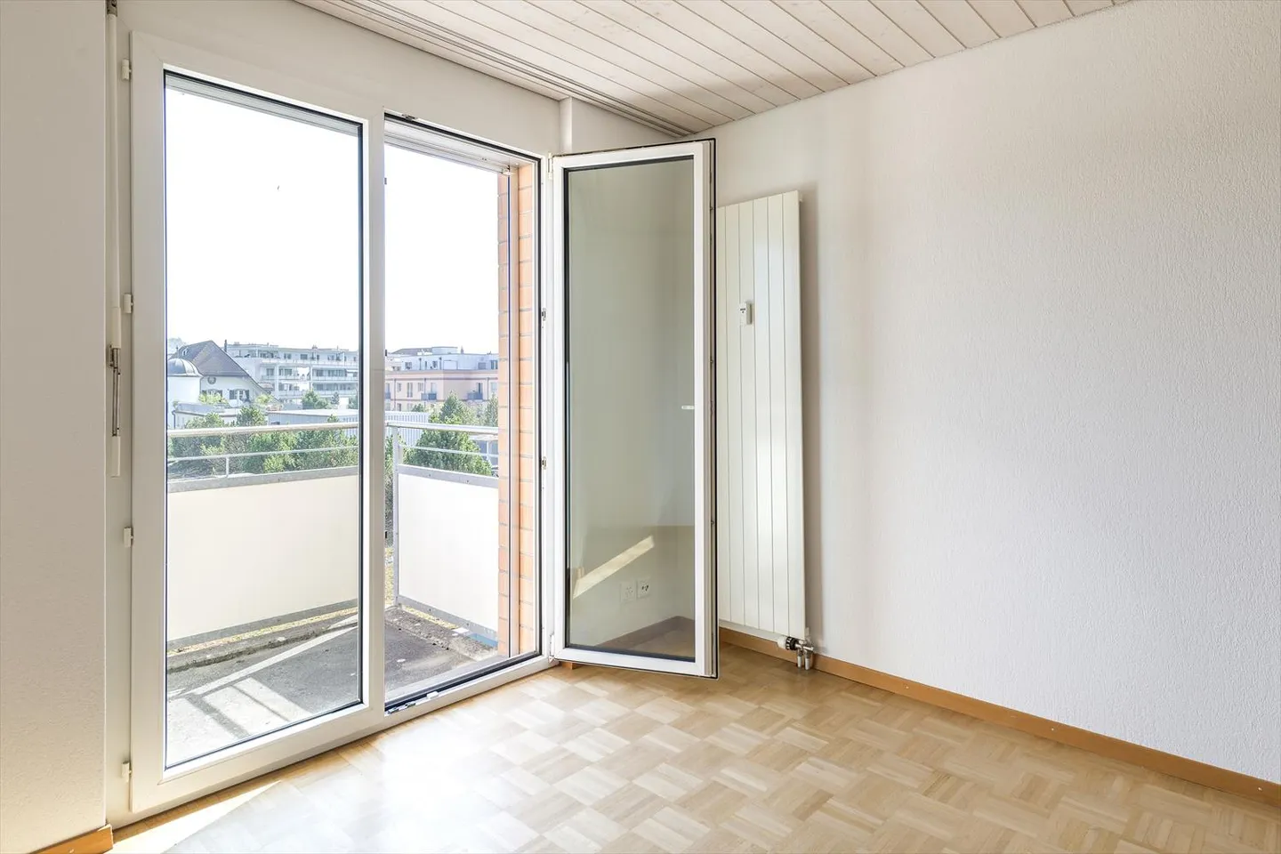 Wohnung mit Parkettboden und schönem, besonnten Balkon - Foto 8 von 13
