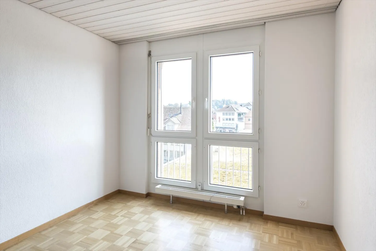 Wohnung mit Parkettboden und schönem, besonnten Balkon - Foto 10 von 13