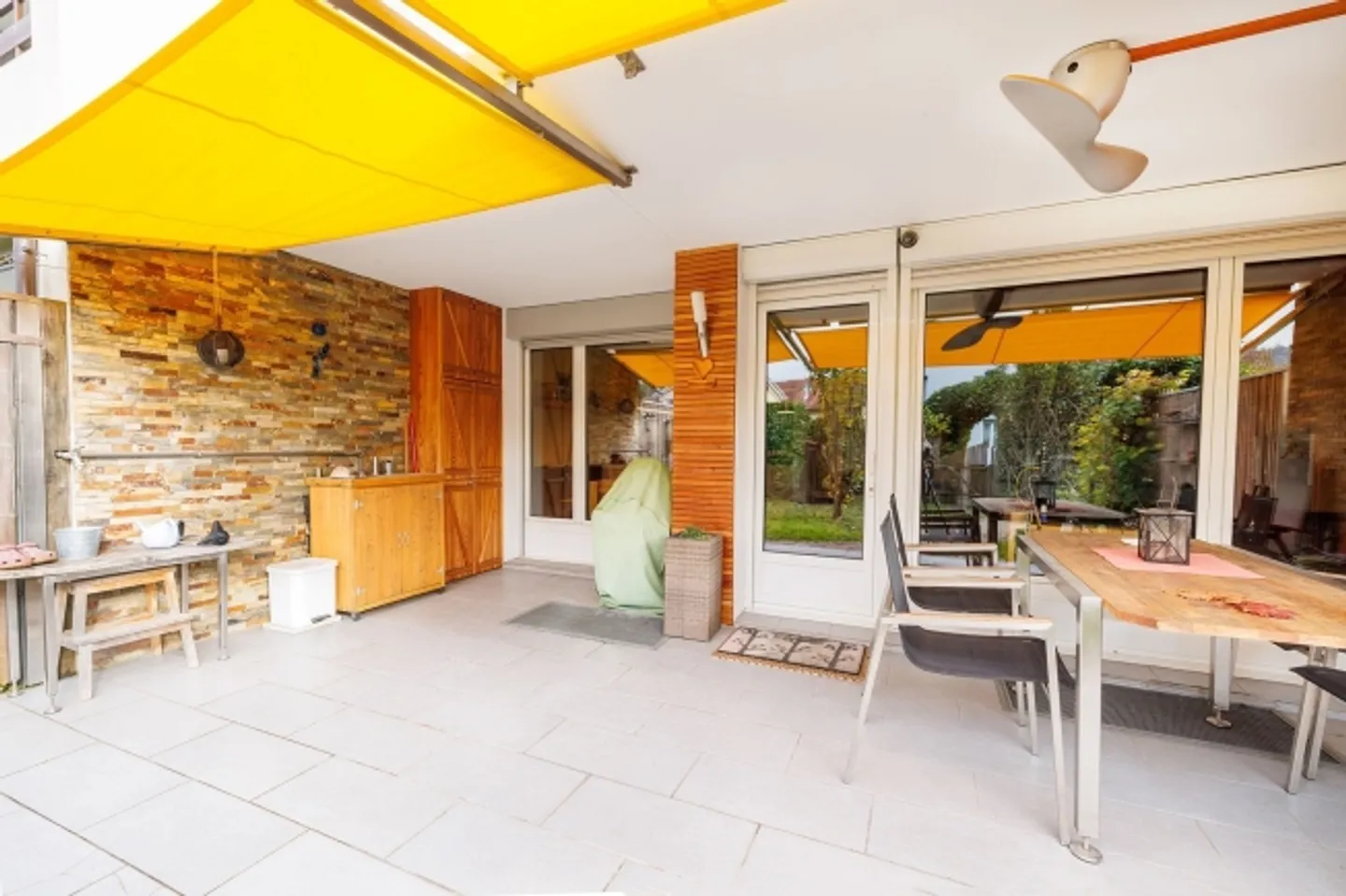 Profitez du jardin ensoleillé et de l'emplacement calme. - Photo 11 sur 13