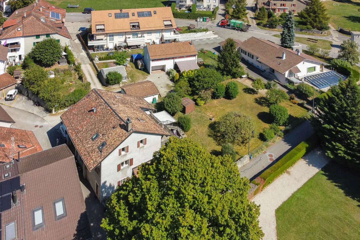 Opportunità esclusiva ad Arzier-le-Muids per investitori o sviluppatori - Foto 2 di 13