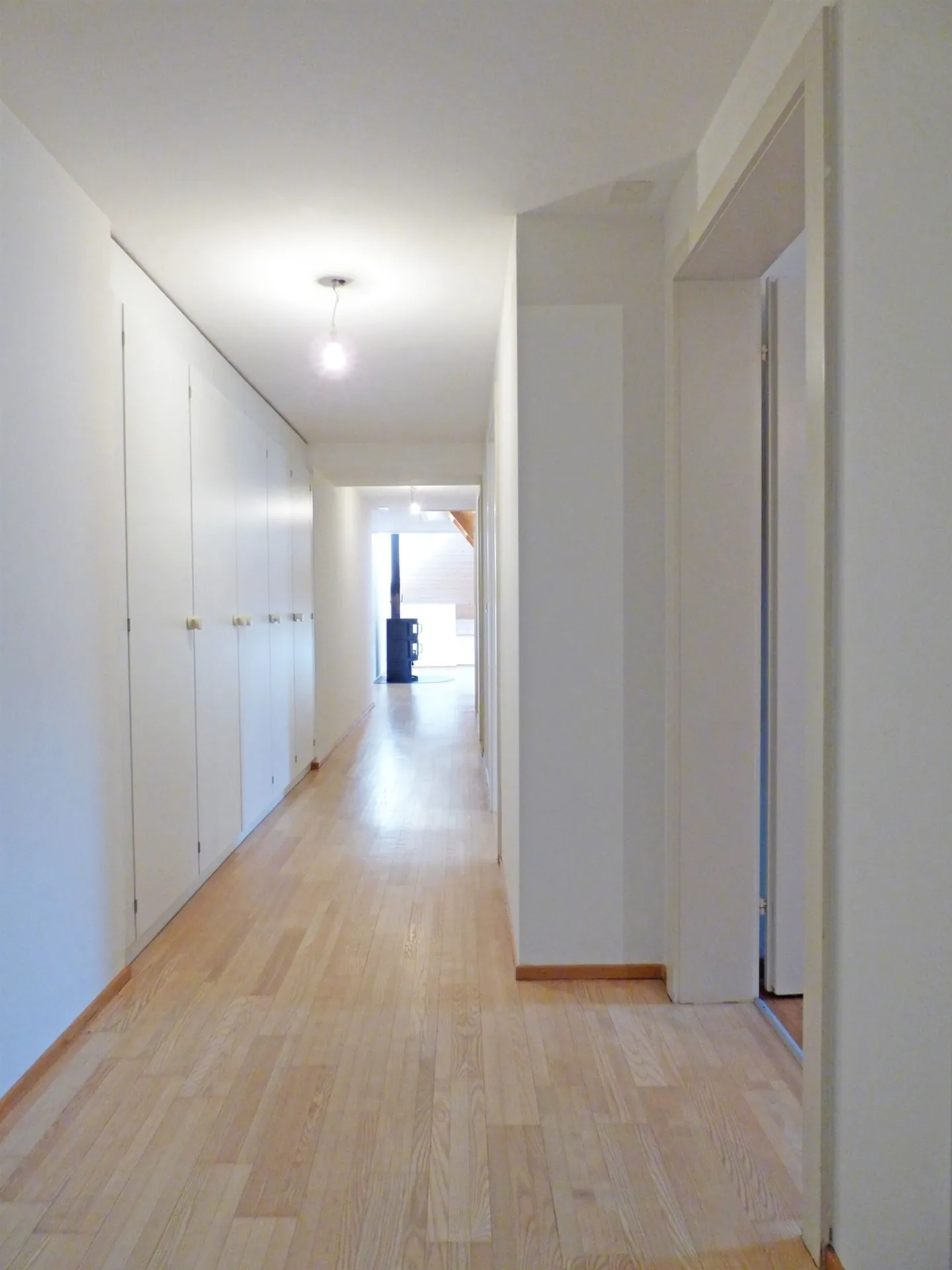 Charming apartment in a central location in the heart of Horgen - Photo 3 of 5