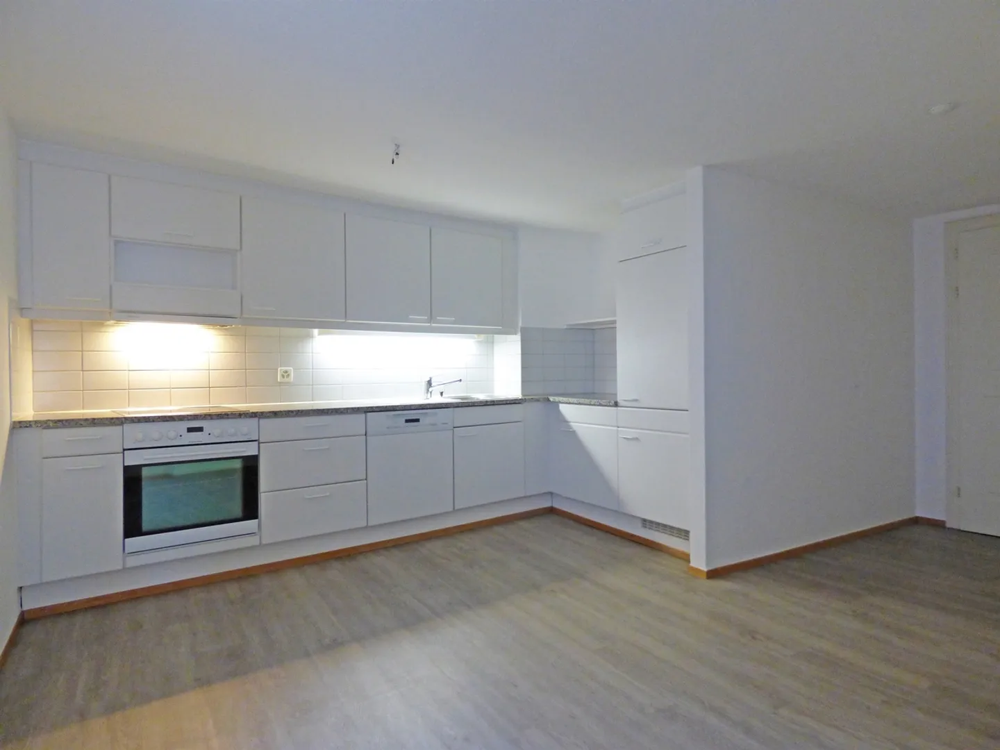 Charming apartment in a central location in the heart of Horgen - Photo 4 of 5