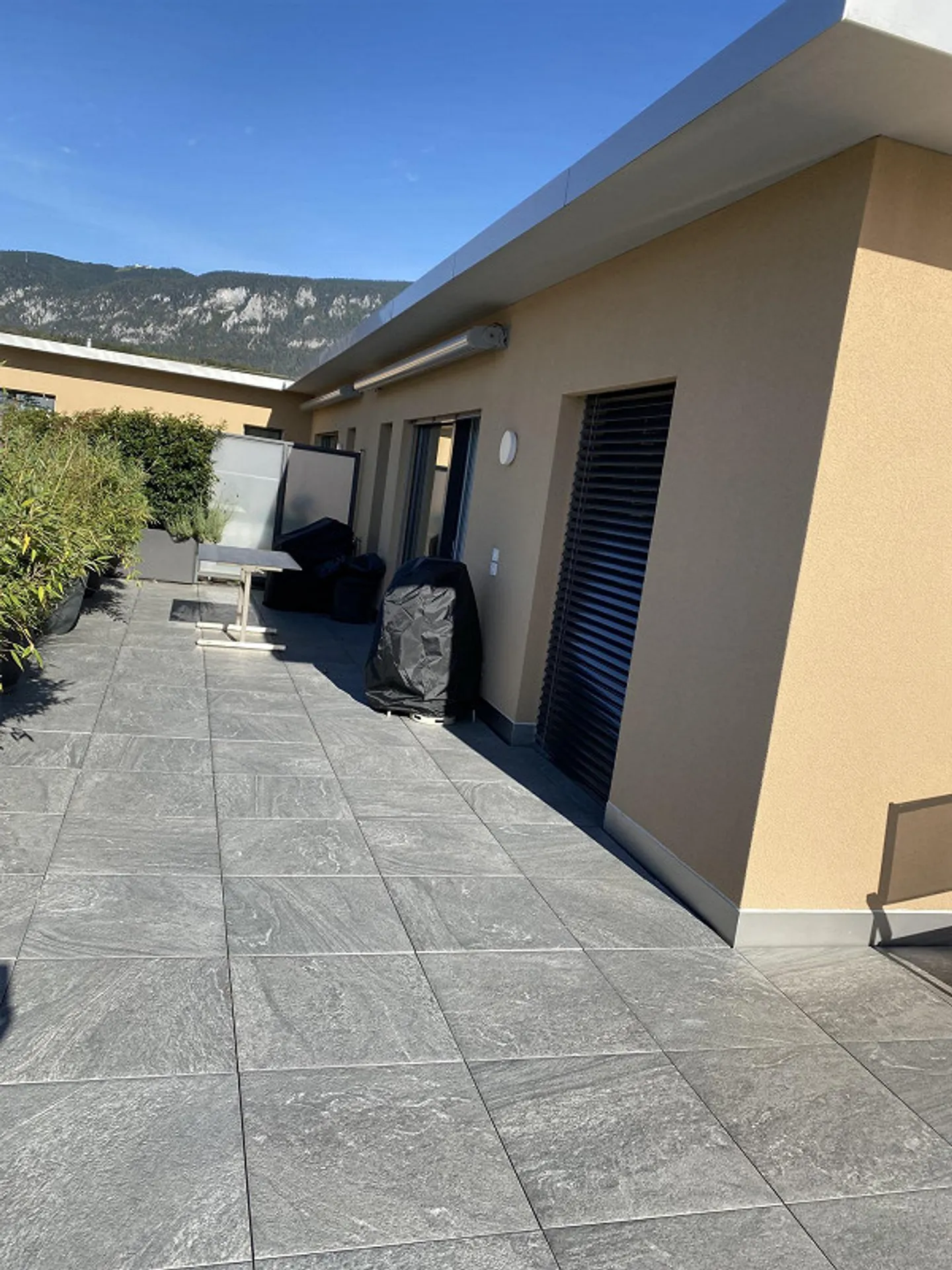 Attico moderno di 2,5 stanze con vista panoramica a Feldbrunnen - Foto 13 di 15