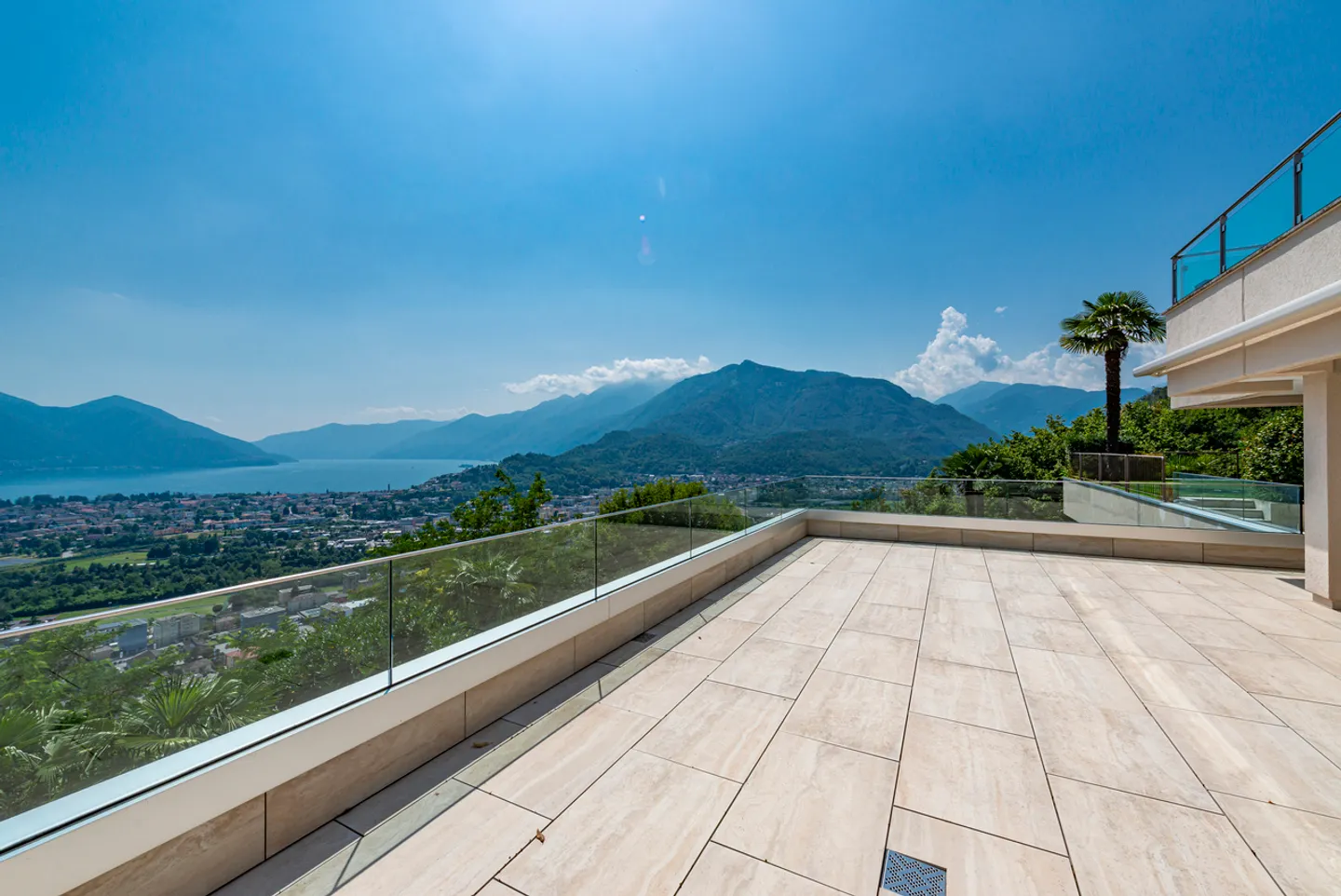 Luxury Apartment with Garden - Photo 13 of 18