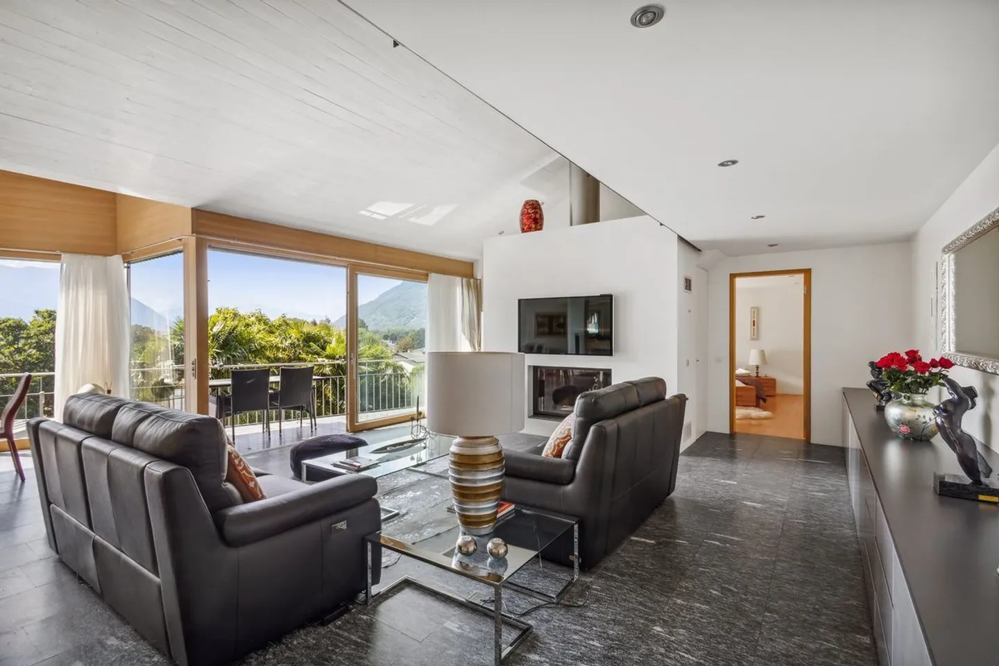 Villa mit Swimmingpool und rustikalem - Foto 4 von 13