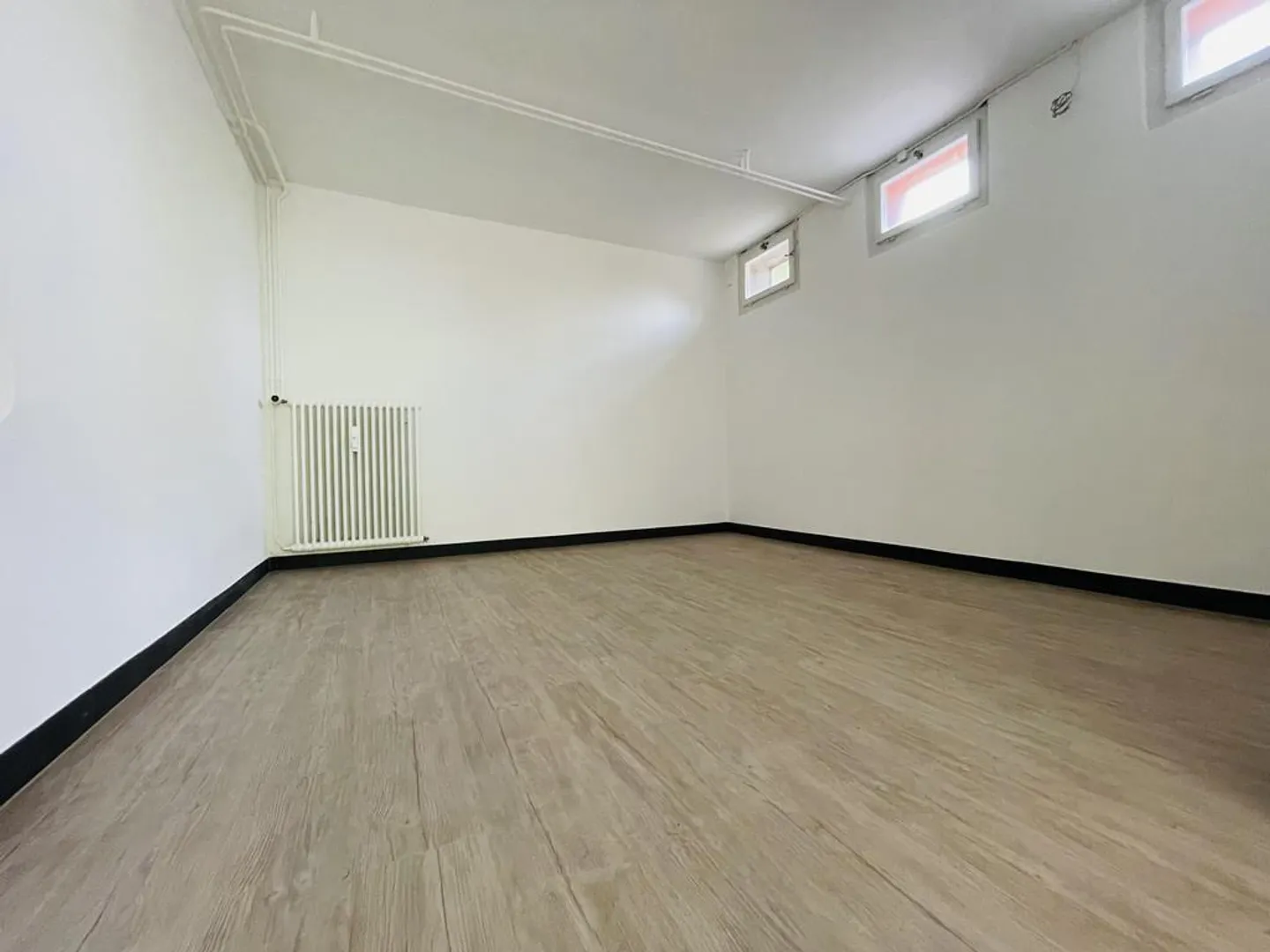 Bureau / Atelier / Stockage (50m2 Rez-de-chaussée) - Calme, Lumineux, dans le Vert Gundeli - Photo 5 sur 6