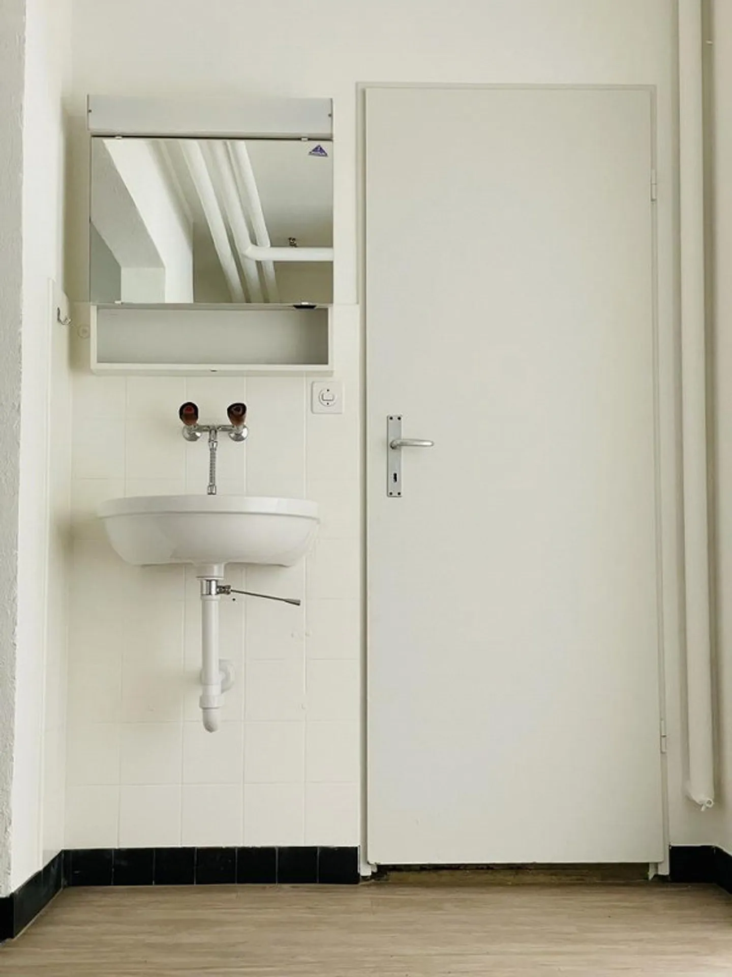 Bureau / Atelier / Stockage (50m2 Rez-de-chaussée) - Calme, Lumineux, dans le Vert Gundeli - Photo 6 sur 6