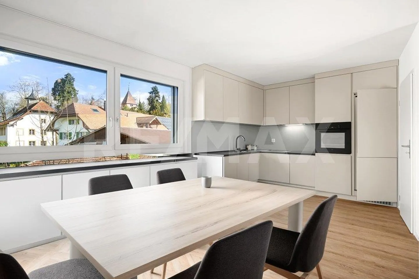 Casa a schiera moderna a Münchenwiler - Foto 4 di 11