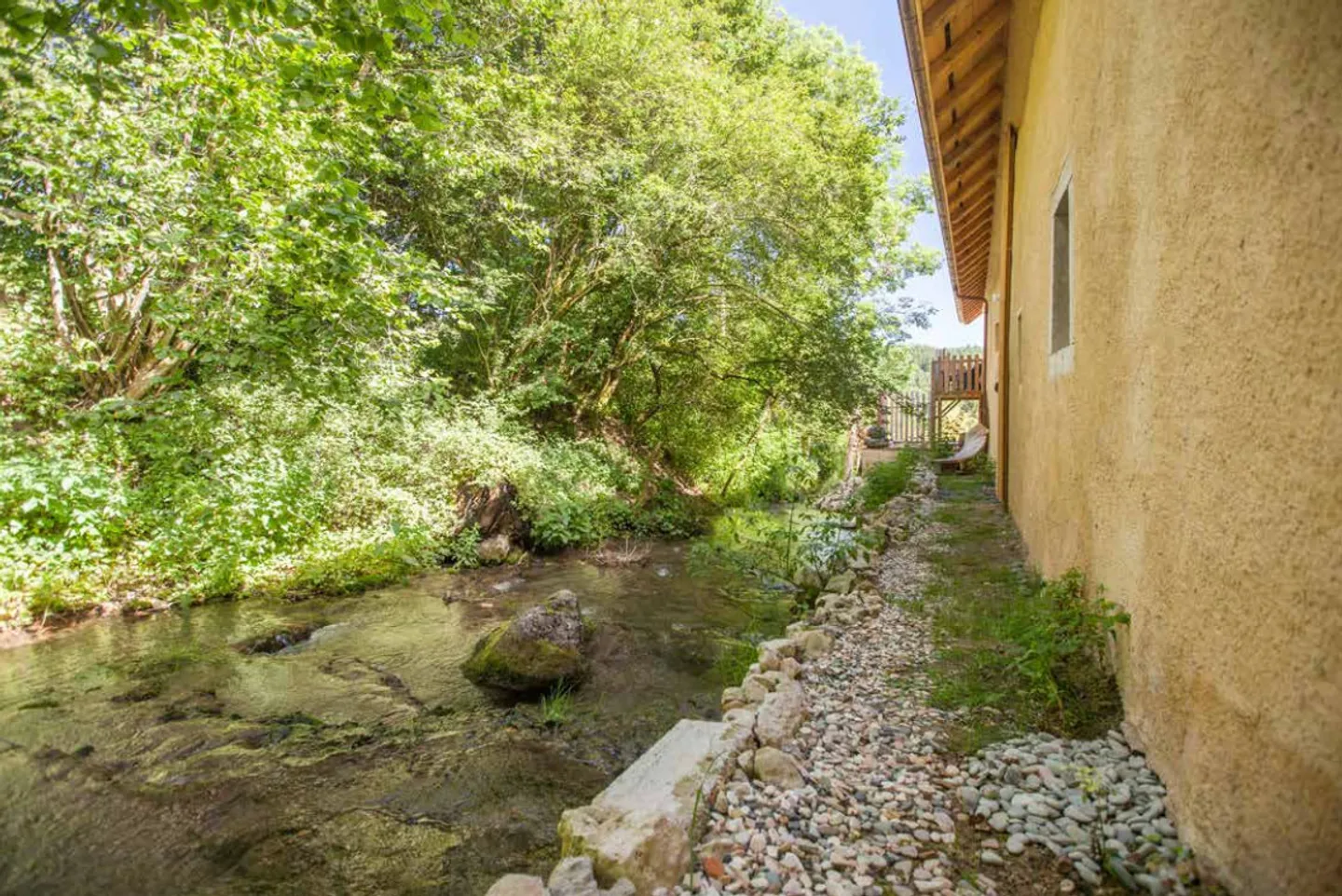 UN MOULIN ARCHITECTUELLEMENT UNIQUE DANS UN ENDROIT PRIVILÉGIÉ - Photo 13 sur 17
