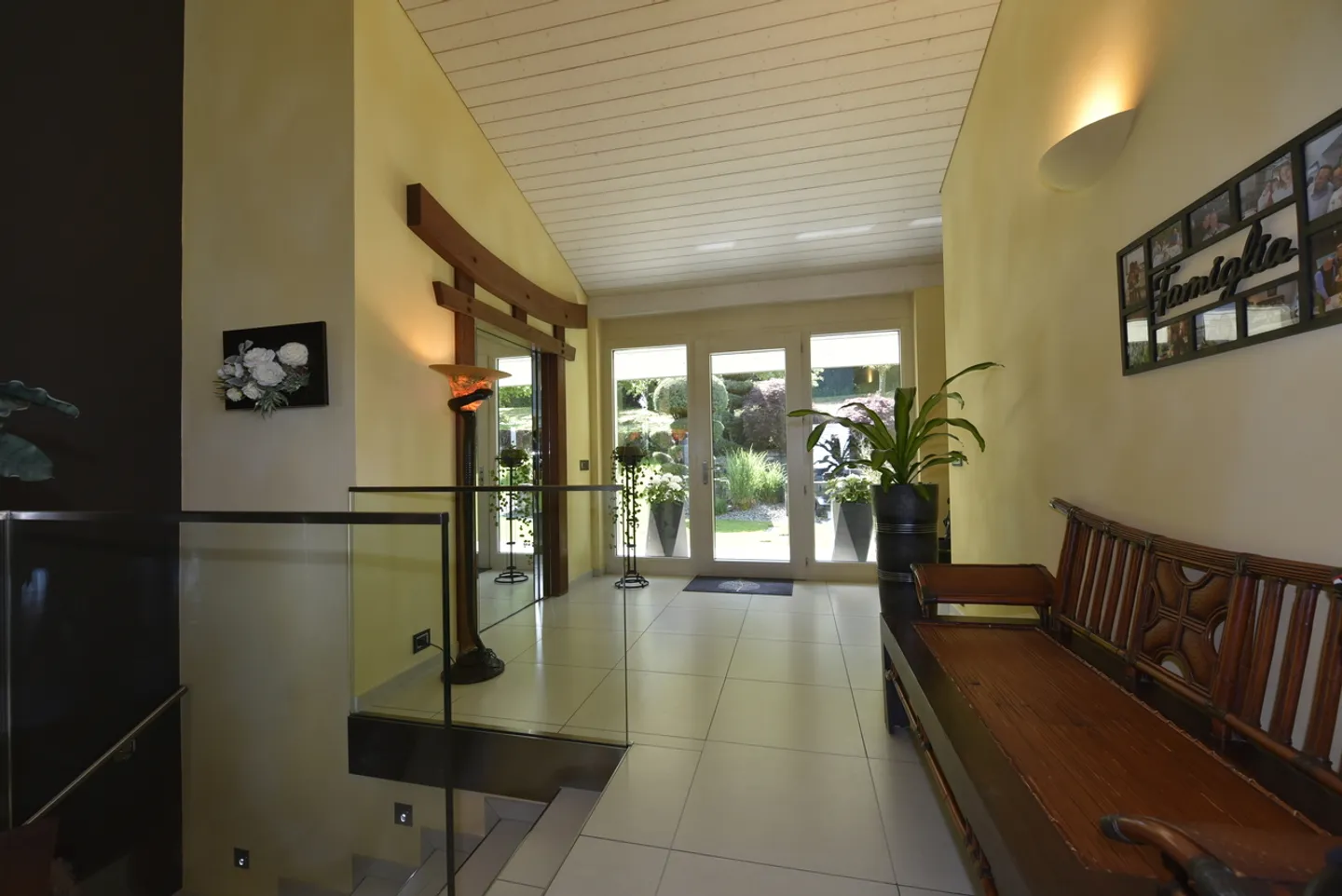 INDIVIDUAL VILLA, HAVEN OF PEACE ON THE BANKS OF LAKE NEUCHÂTEL - Photo 4 of 11