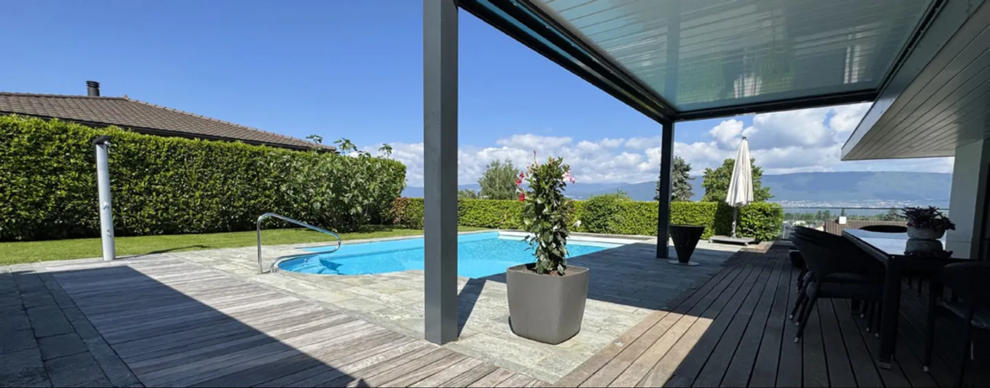 INDIVIDUAL VILLA, HAVEN OF PEACE ON THE BANKS OF LAKE NEUCHÂTEL - Photo 2 of 11