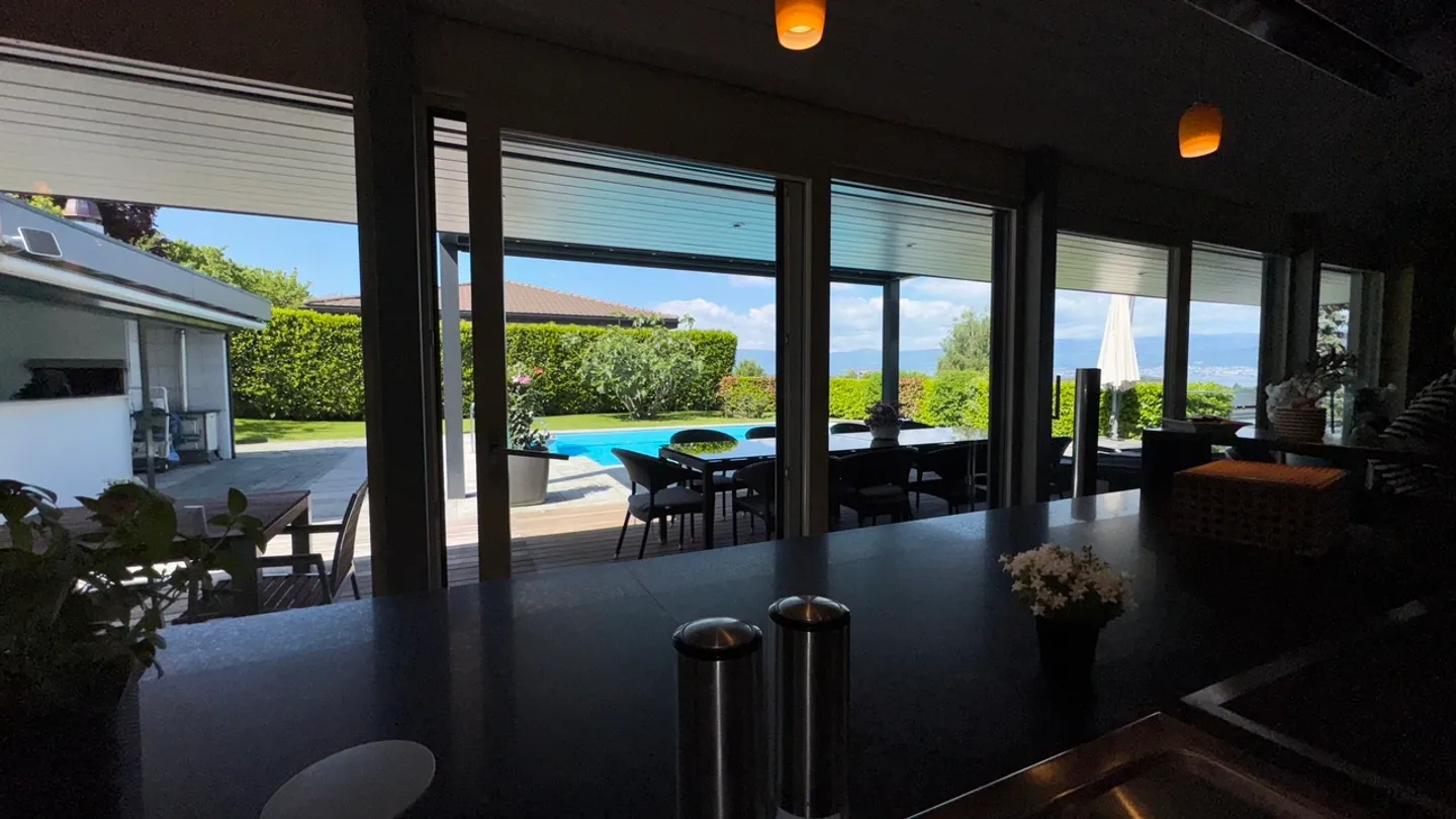 INDIVIDUAL VILLA, HAVEN OF PEACE ON THE BANKS OF LAKE NEUCHÂTEL - Photo 3 of 11