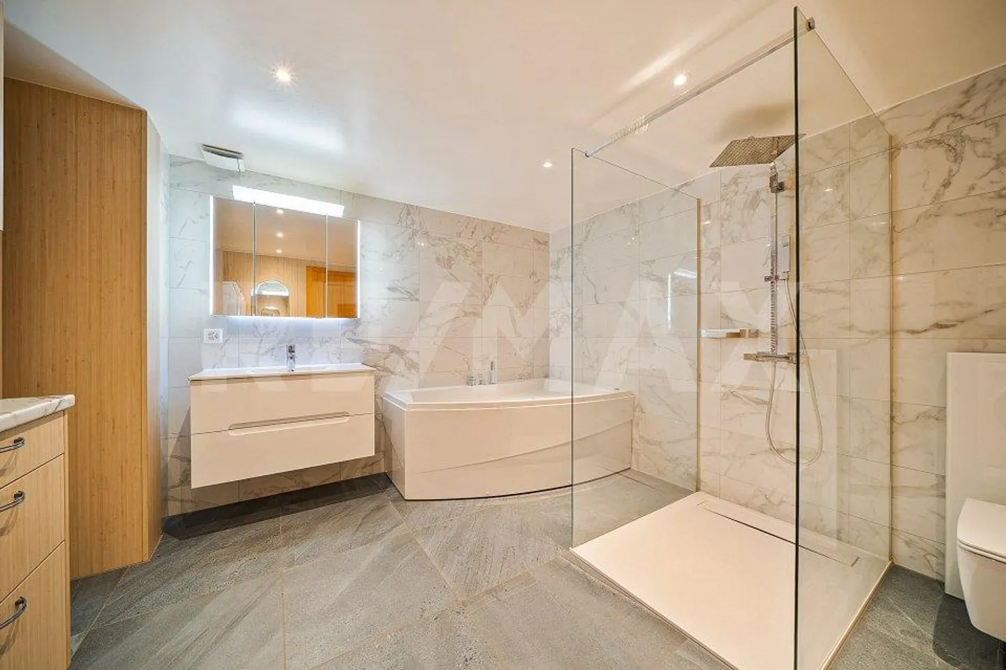 The perfect house for family + independent activity or close - Photo 12 of 13