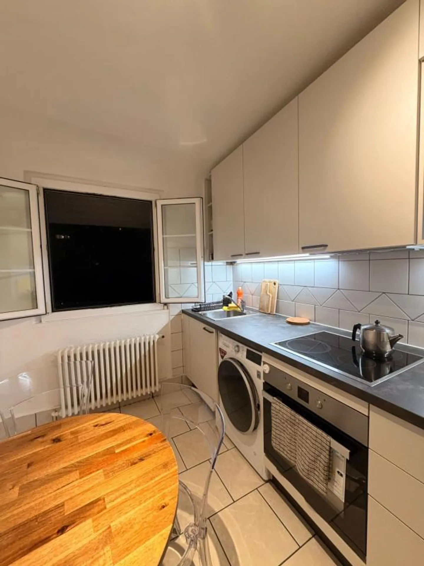 Appartement Charmant avec Terrasse - Photo 2 sur 6