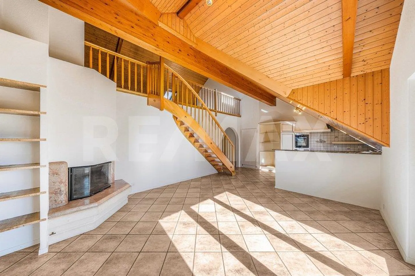 Penthouse spacieux avec mezzanine - Photo 3 sur 13