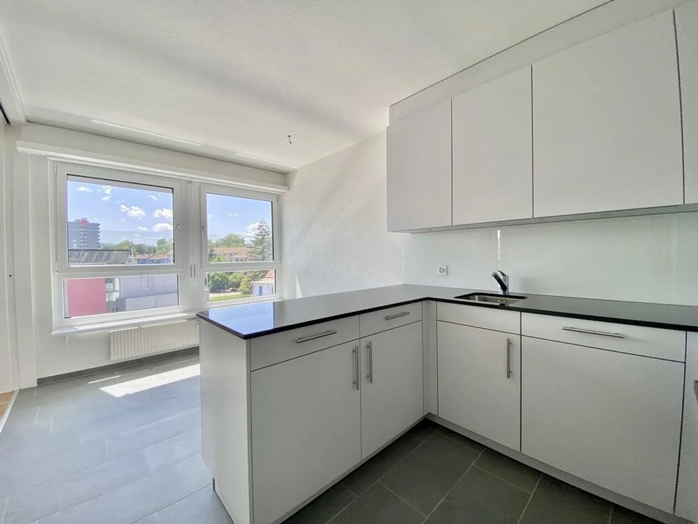 Cozy 4.5-room apartment in beautiful Birsfelden - Photo 2 of 10