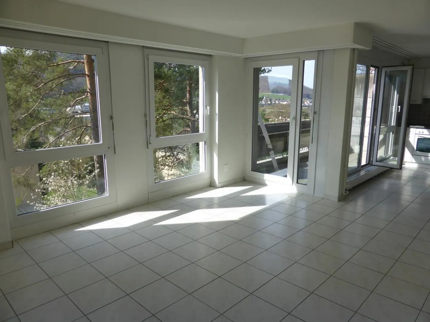 Appartement 3,5 pièces avec belle vue au Sonnenhügel à louer - Photo 2 sur 10