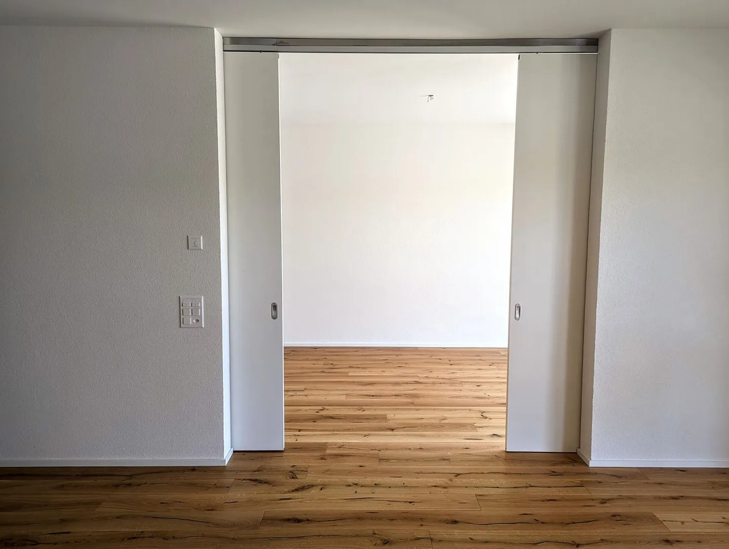 Bright and spacious apartment with stylish parquet flooring - Photo 5 of 5