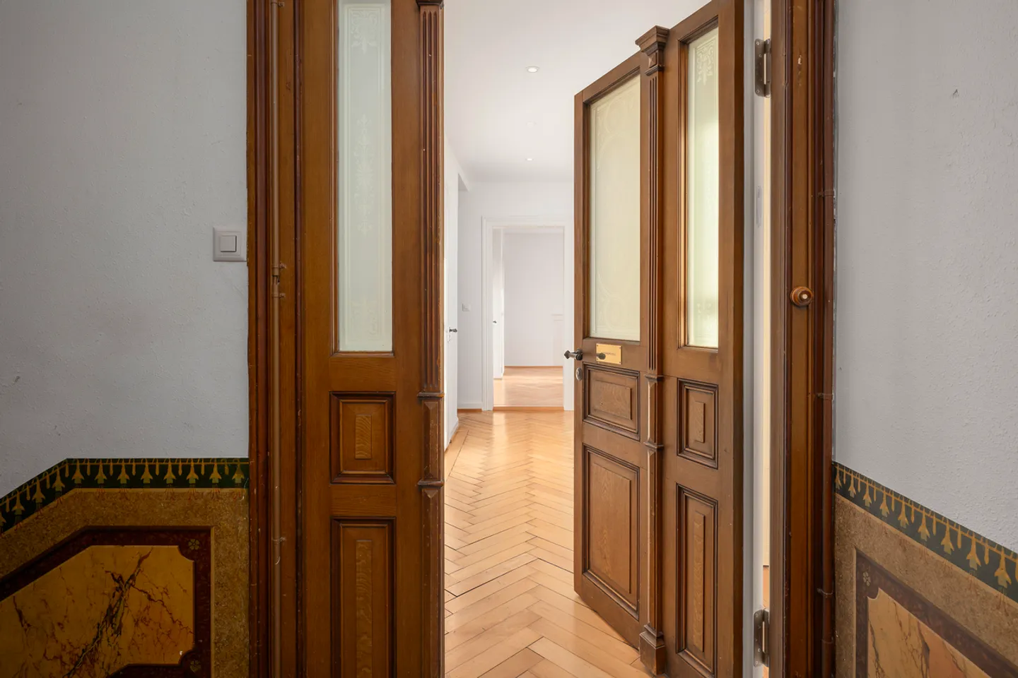 Charming 4-Room Art Nouveau Apartment with a View - Photo 2 of 9