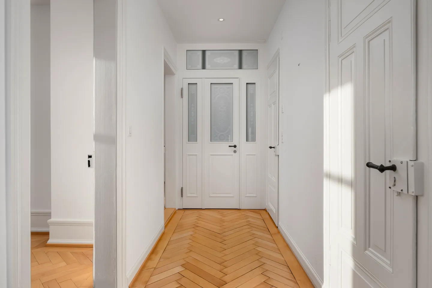 Charming 4-Room Art Nouveau Apartment with a View - Photo 3 of 9